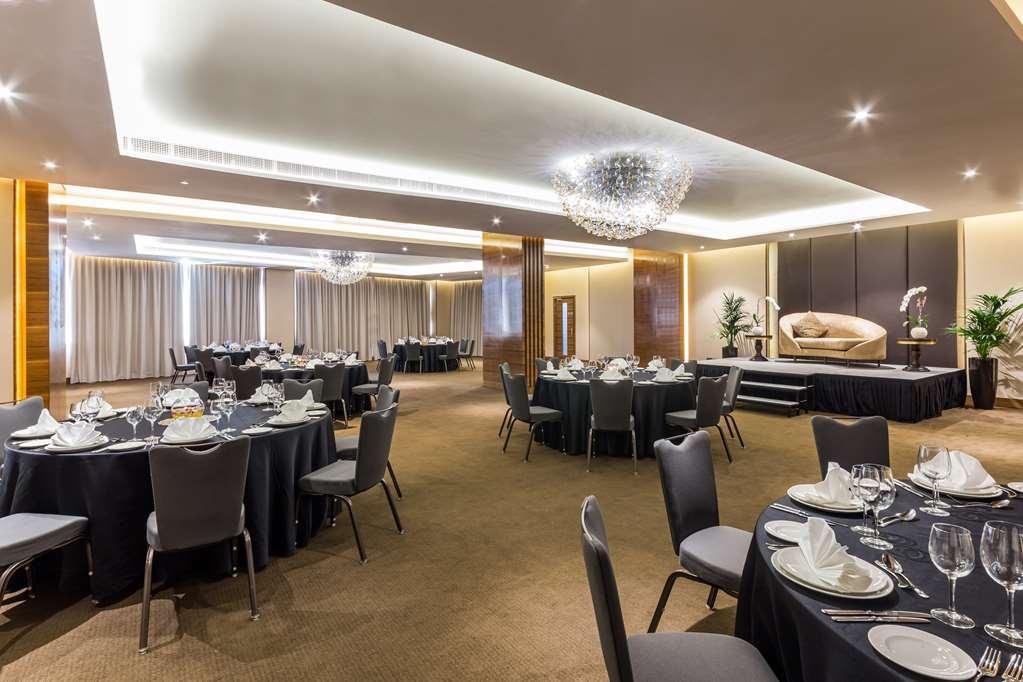 Radisson Blu Hotel. Waterfront