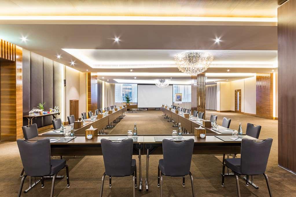 Radisson Blu Hotel. Waterfront * Dubai