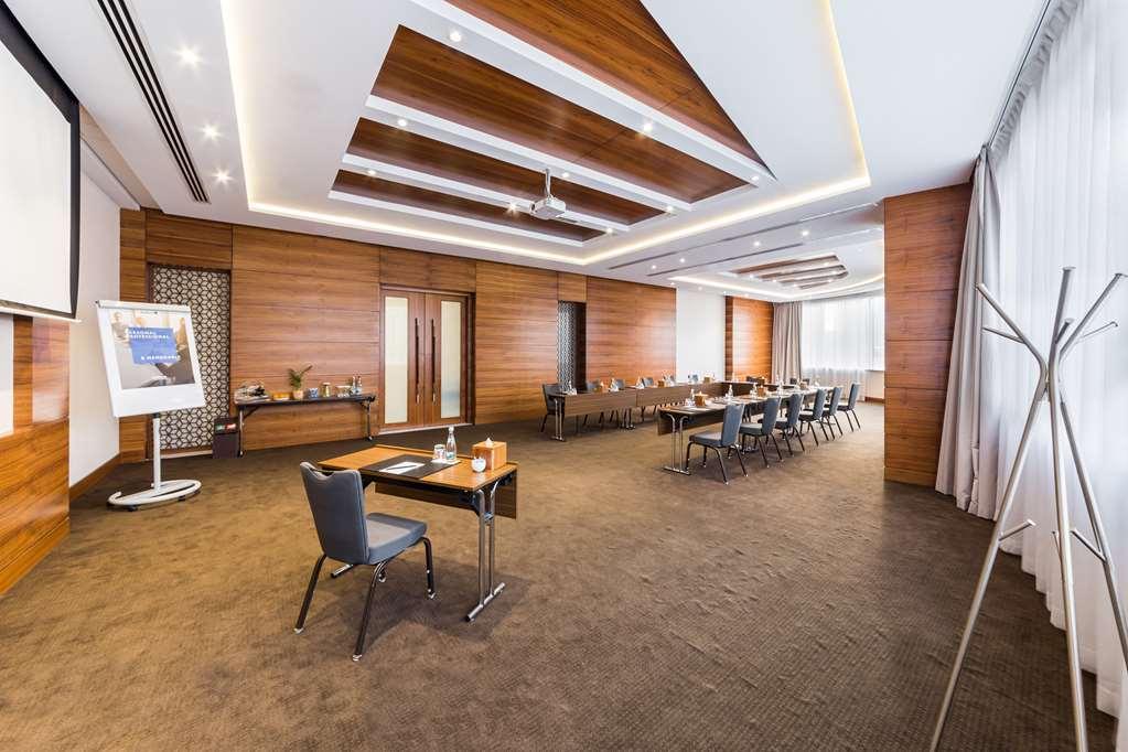 Radisson Blu Hotel. Waterfront Hotel