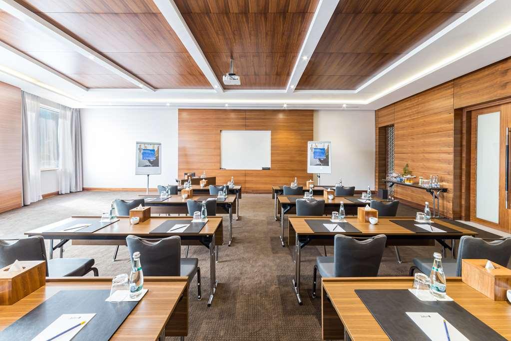 Radisson Blu Hotel. Waterfront Dubai