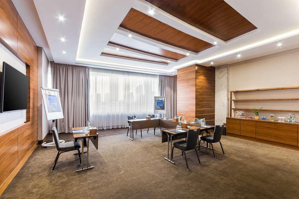 Radisson Blu Hotel. Waterfront * Dubai
