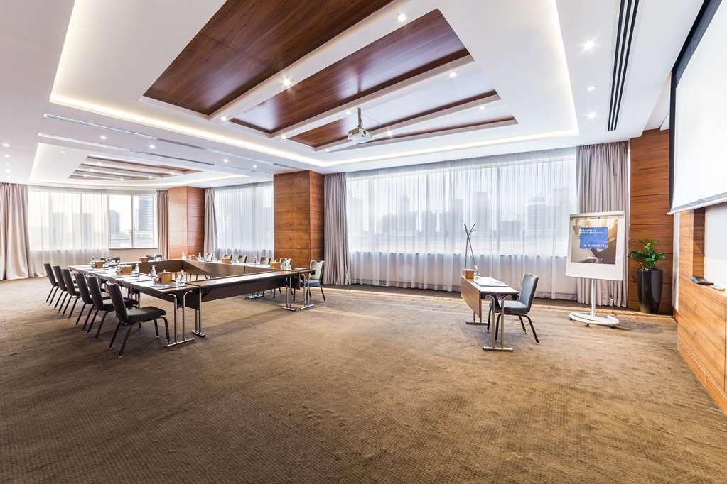 Hotel Radisson Blu Hotel. Waterfront Dubai