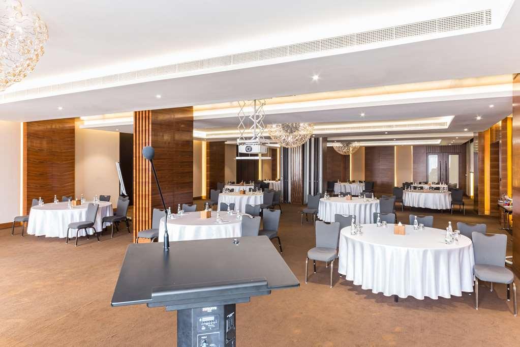 Hotel Radisson Blu Hotel. Waterfront Dubai