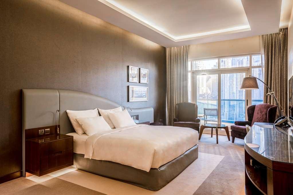 Radisson Blu Hotel. Waterfront * Dubai