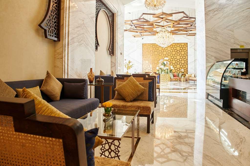 Carlton Creek Hotel *