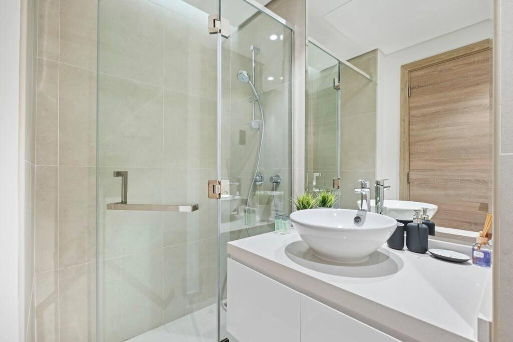 Stonetree - Studio One Tower Studio - Canal View Apartment