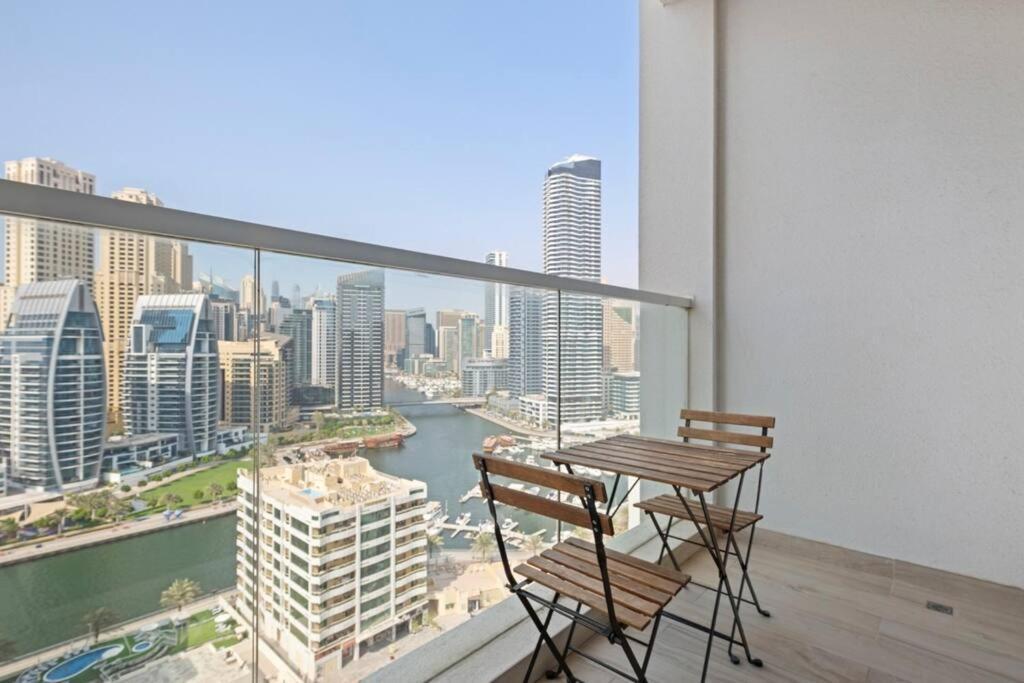 Stonetree - Studio One Tower Studio - Canal View Apartment Dubai
