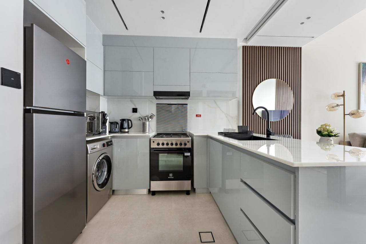 Welhome - Contemporary 1br In Binghatti Canal & Burj Views Apartment