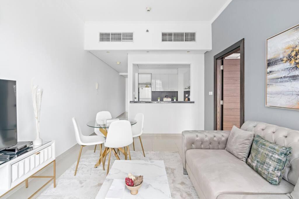 Modern 1br Near Marina Mall Apartment