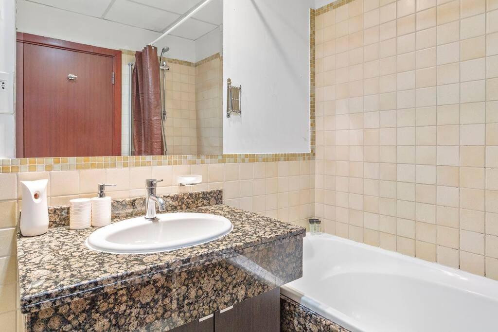 Stonetree - Beautiful 1br With Partial Sea View