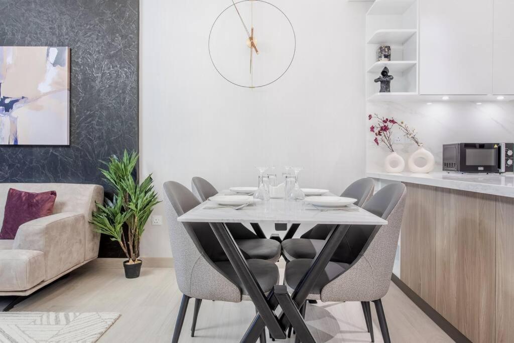 Apartment By Latinem Luxury 1br Holiday Opa2410 Near Burj Khalifa Dubai