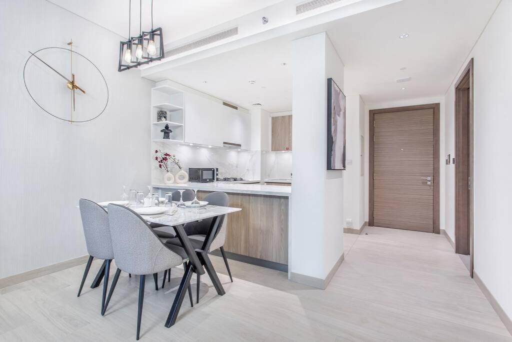 By Latinem Luxury 1br Holiday Opa2410 Near Burj Khalifa * Dubai