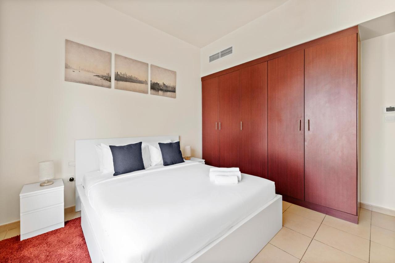 Fab 2br With A Sea View & Eye, Pool & Gym Dubai