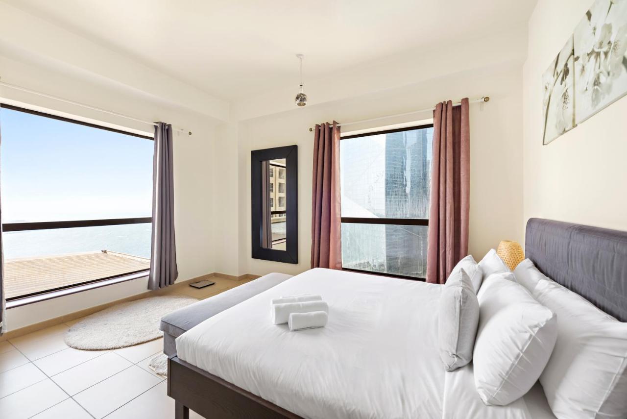 Fab 2br With A Sea View & Eye, Pool & Gym Dubai