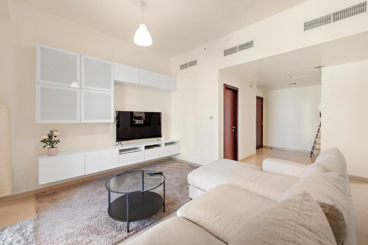 Fab 2br With A Sea View & Eye, Pool & Gym Apartment Dubai
