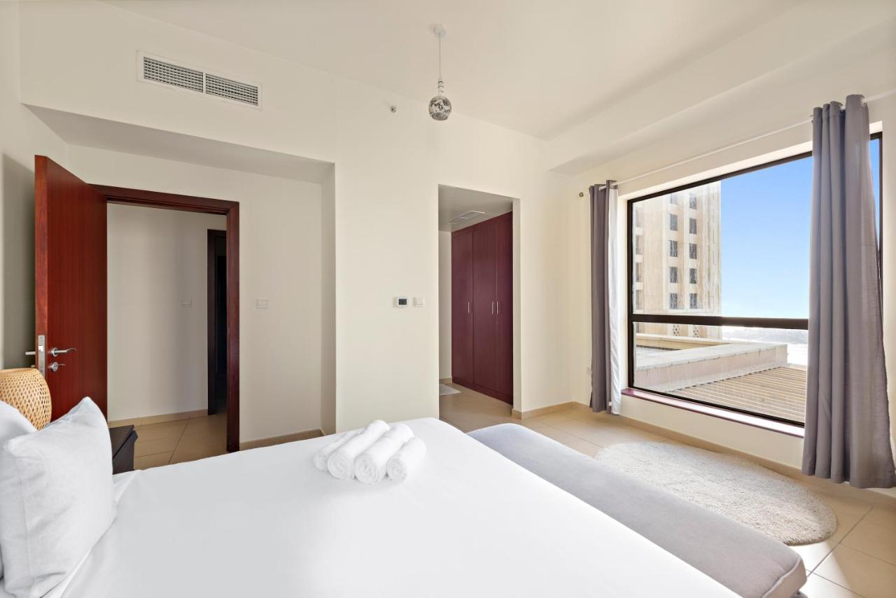 Apartment Fab 2br With A Sea View & Eye, Pool & Gym Dubai