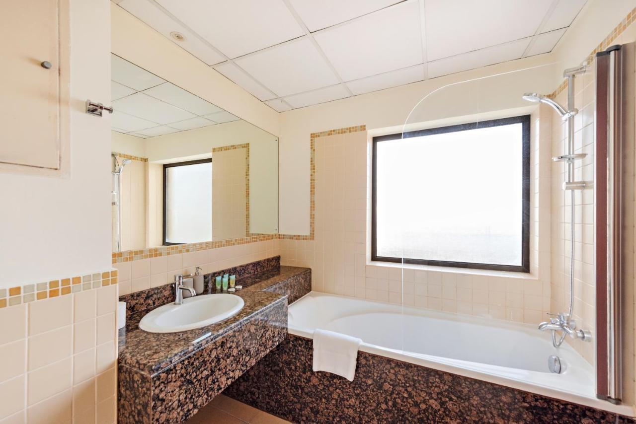 Fab 2br With A Sea View & Eye, Pool & Gym Apartment