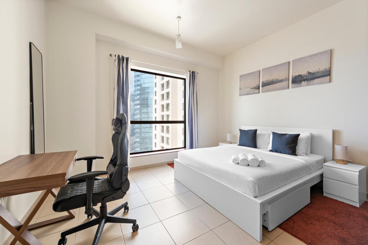 Fab 2br With A Sea View & Eye, Pool & Gym Apartment Dubai