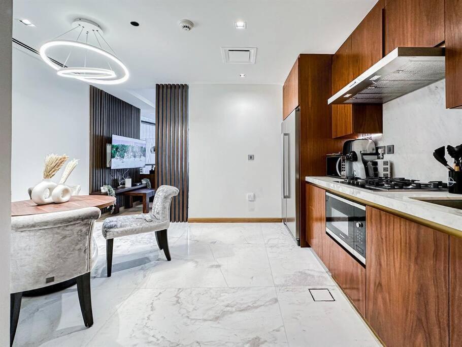 Trophy - Private Office Solace Apartment
