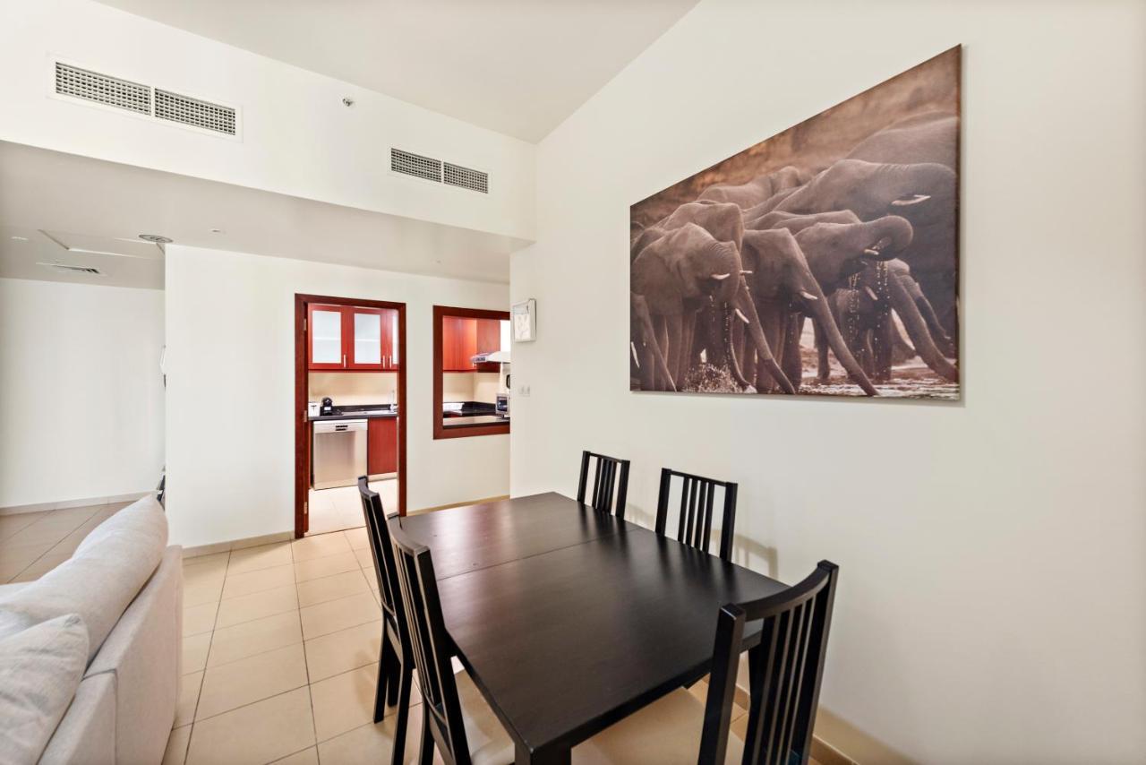 Fab 2br With A Sea View & Eye, Pool & Gym Dubai
