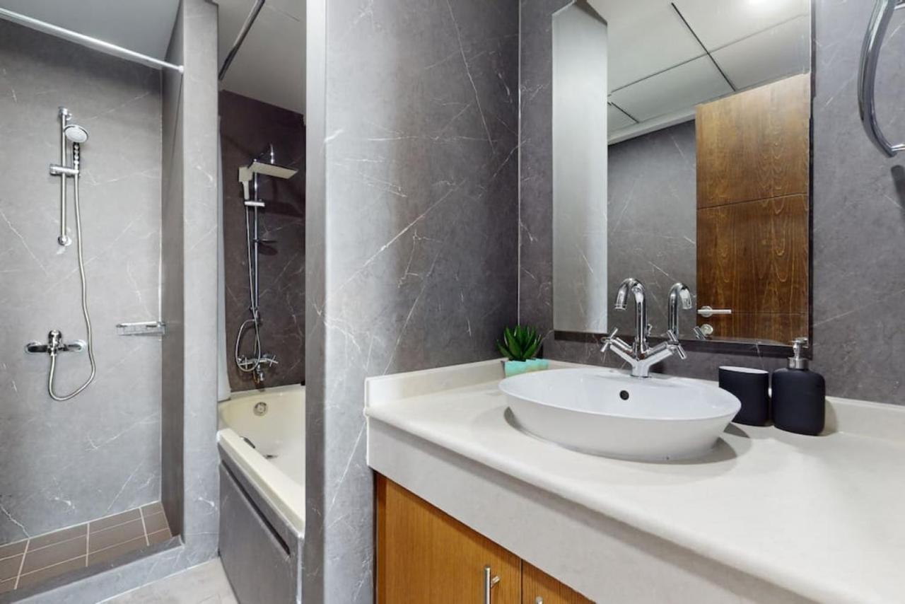 Torch Tower - Spectacular Two Bedroom Apartment