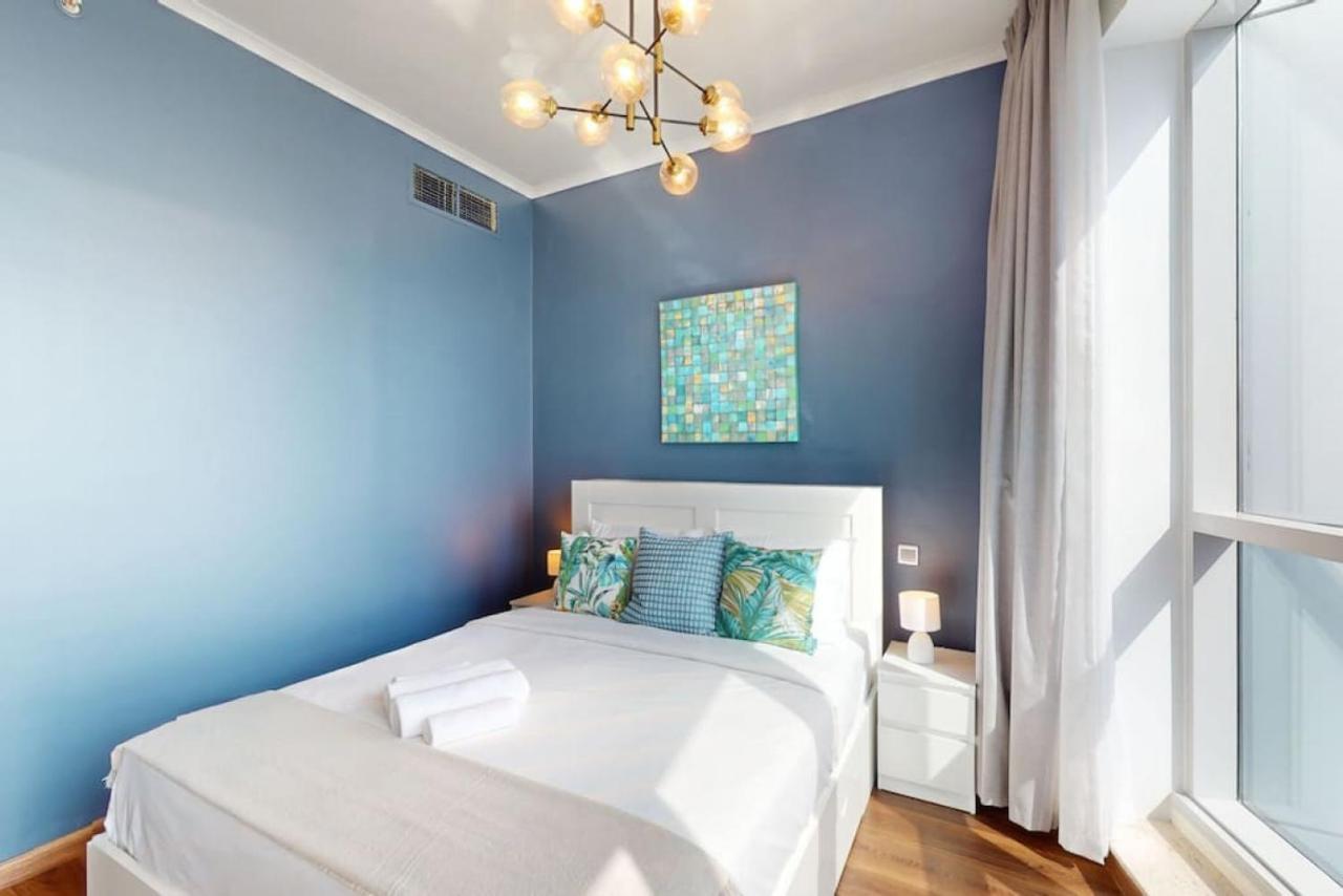 Torch Tower - Spectacular Two Bedroom Apartment