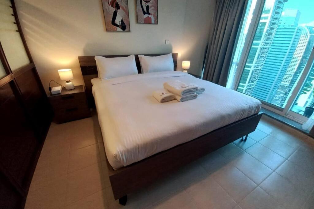 Stonetree - Furnished Near Metro Station Apartment *