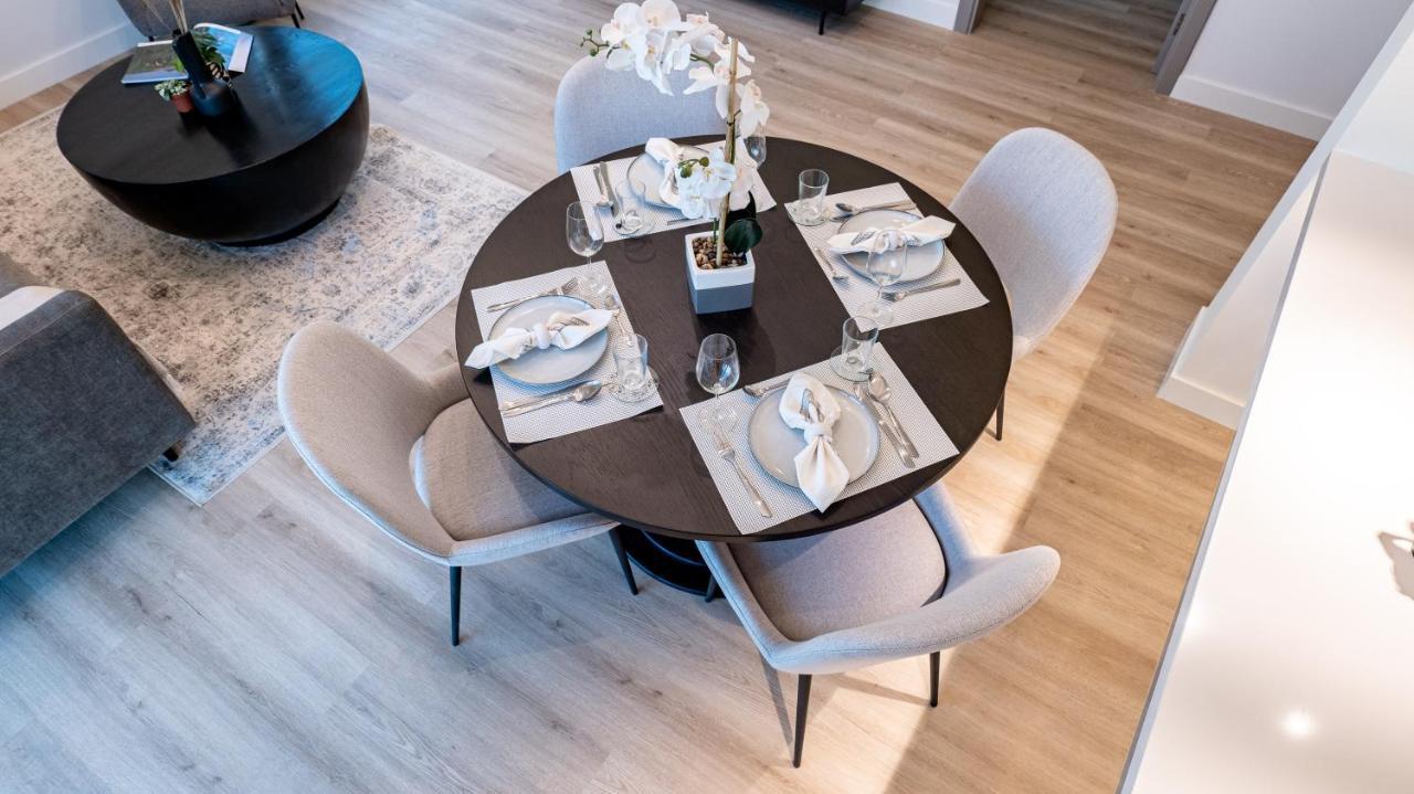 Offer! Classy 1br In Greens *