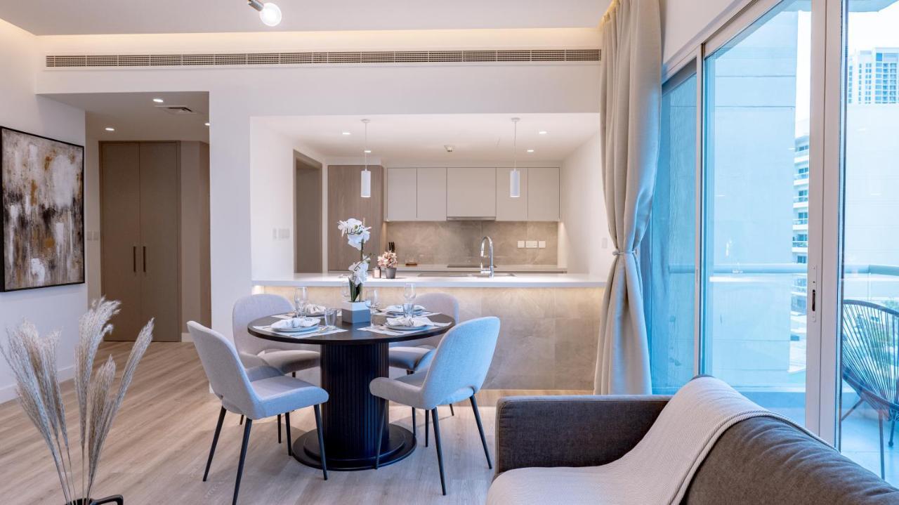 Offer! Classy 1br In Greens *