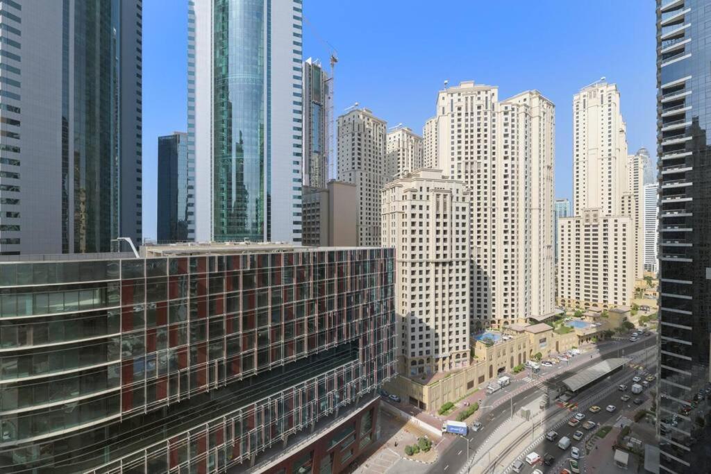 Stonetree - Furnished 1 Bedroom In Bay Apartment