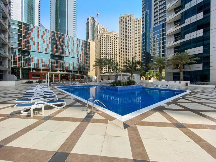 Stonetree - Furnished 1 Bedroom In Bay Apartment Dubai