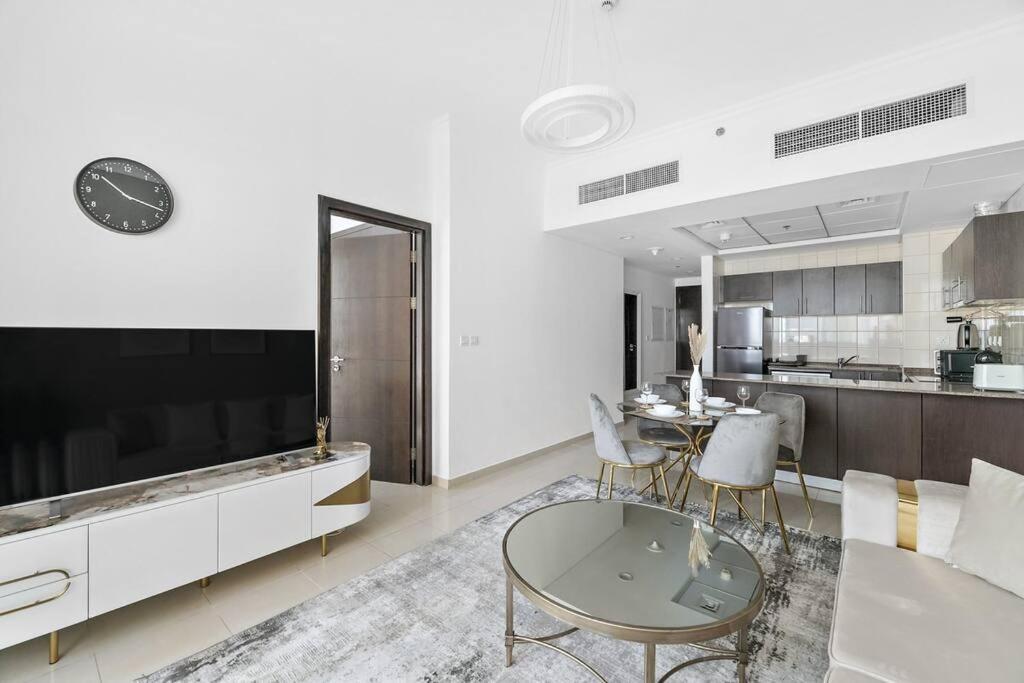 Stonetree - Furnished 1 Bedroom In Bay