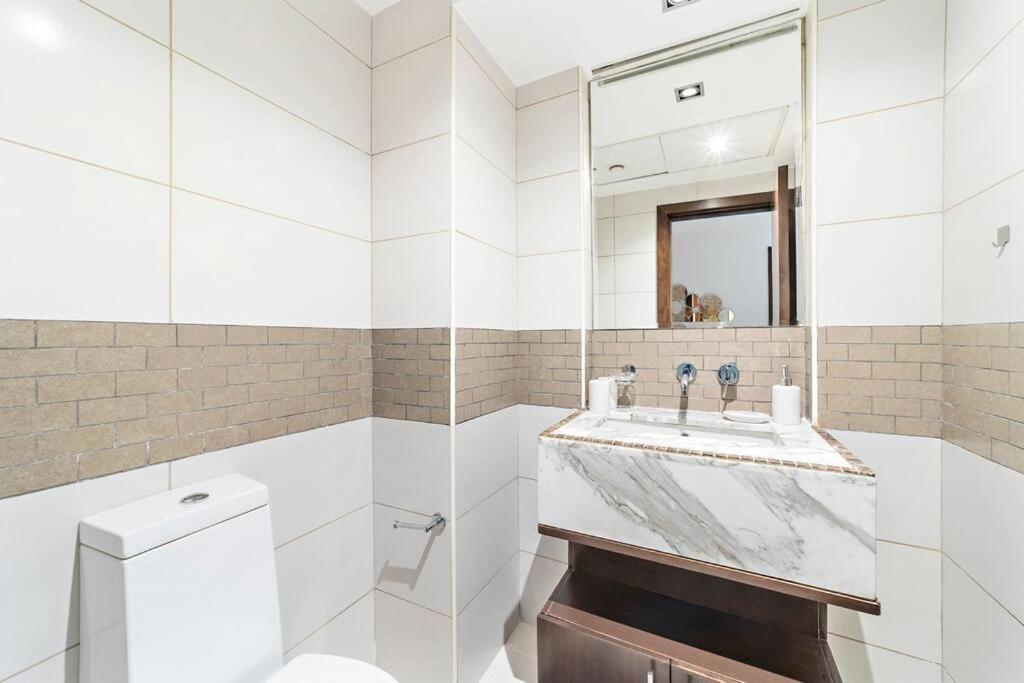 Stonetree - Modern Style 1 Bedroom Dubai