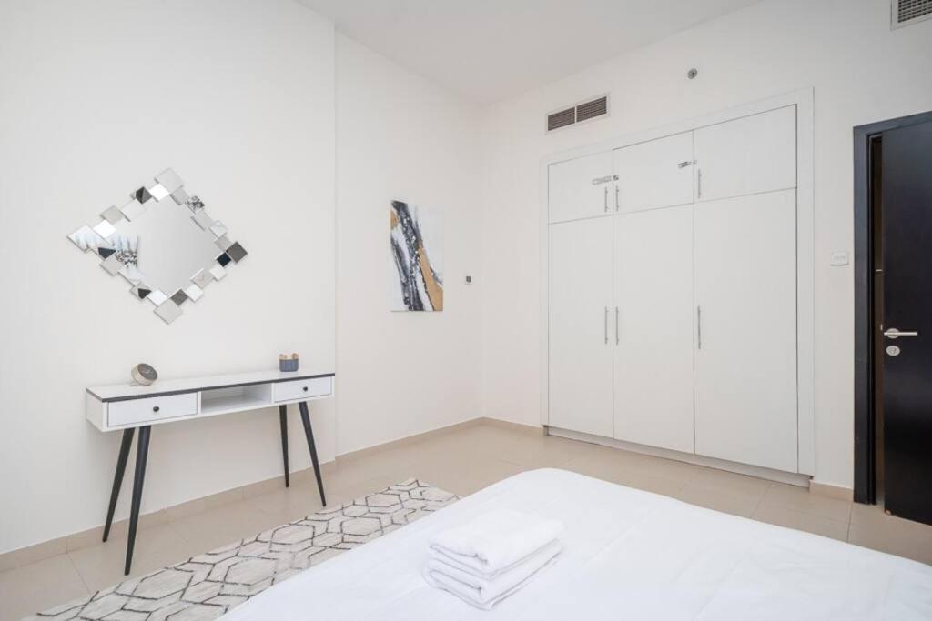 Stonetree - Furnished 1br Close To Metro Dubai