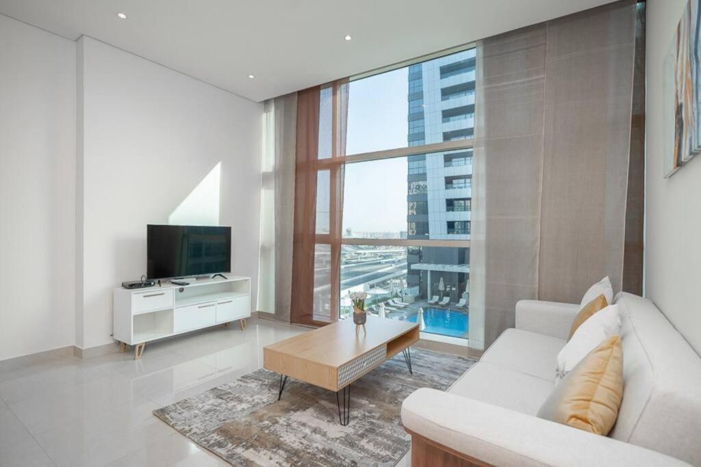 Stonetree - Furnished 1br Close To Metro Apartment *