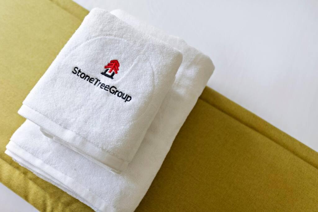 Stonetree - Sit Back, Relax And Your New View Awaits Apartment