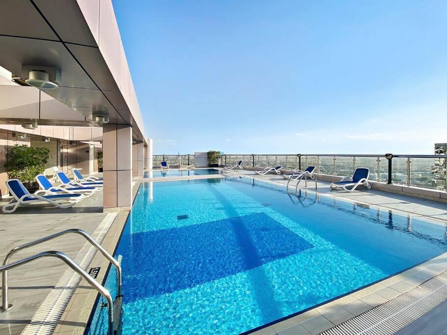 Stonetree - Sit Back, Relax And Your New View Awaits * Dubai