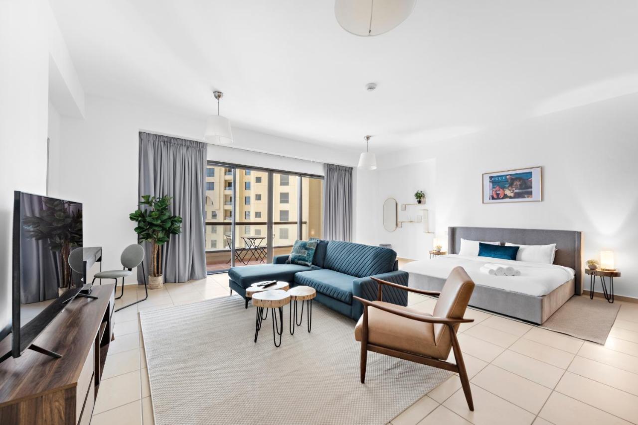 Apartment Fab In Jbr With A Pool & View Skyline Dubai