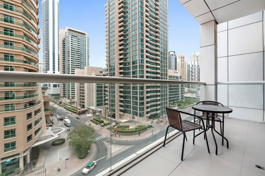 Apartment Stonetree - West Avenue 1 Br- Close To Marina Mall & Metro Dubai
