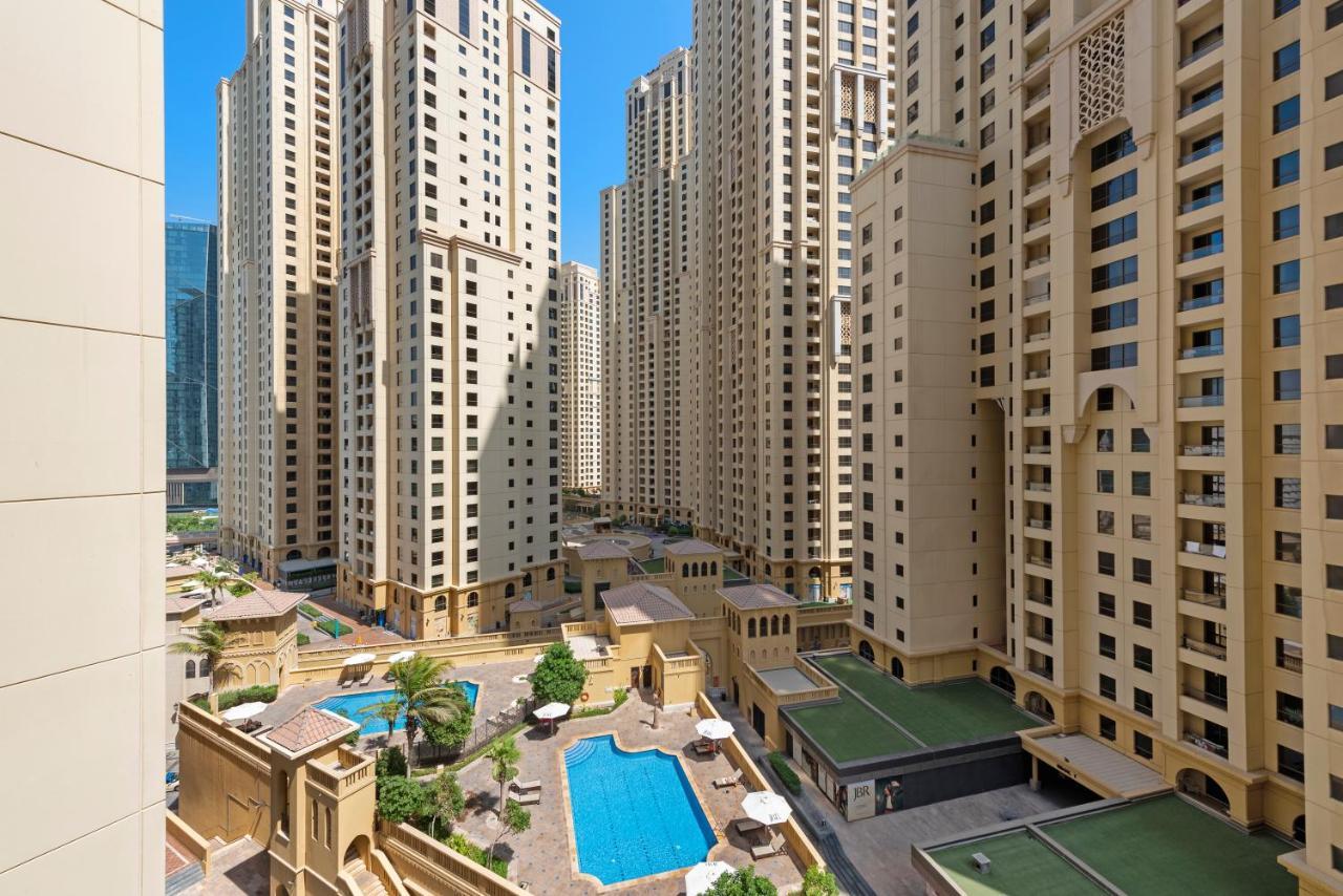 Fab In Jbr With A Pool & View Skyline Apartment Dubai