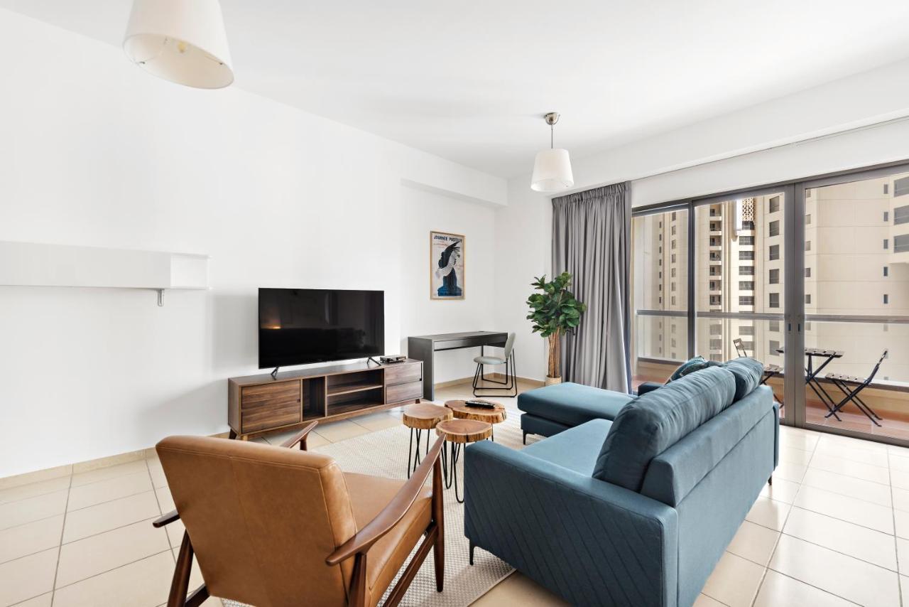 Apartment Fab In Jbr With A Pool & View Skyline Dubai
