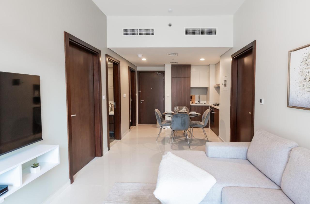 Relaxing 2br At Vera Residences * Dubai