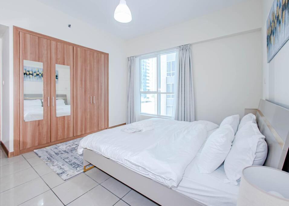 Stonetree - Spacious 1br - Location For Tourist Dubai