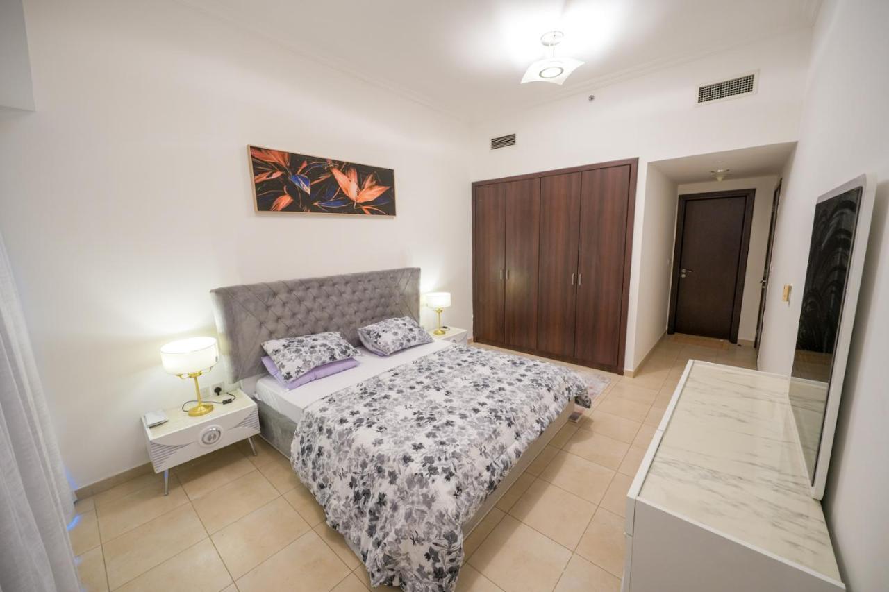 Incredible 2br With Burj Khalifa View & Balcony *