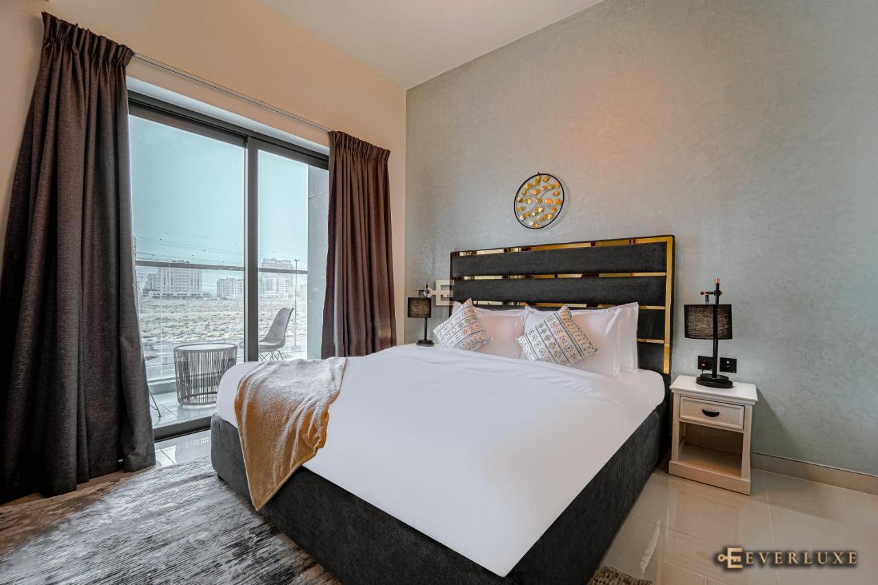 Lawnz-4 210 * Dubai