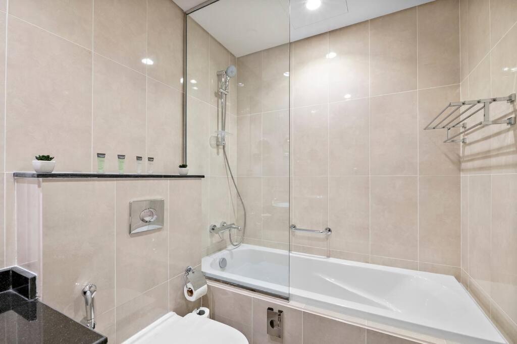 Stonetree - Stylish In Damac Hills Apartment *