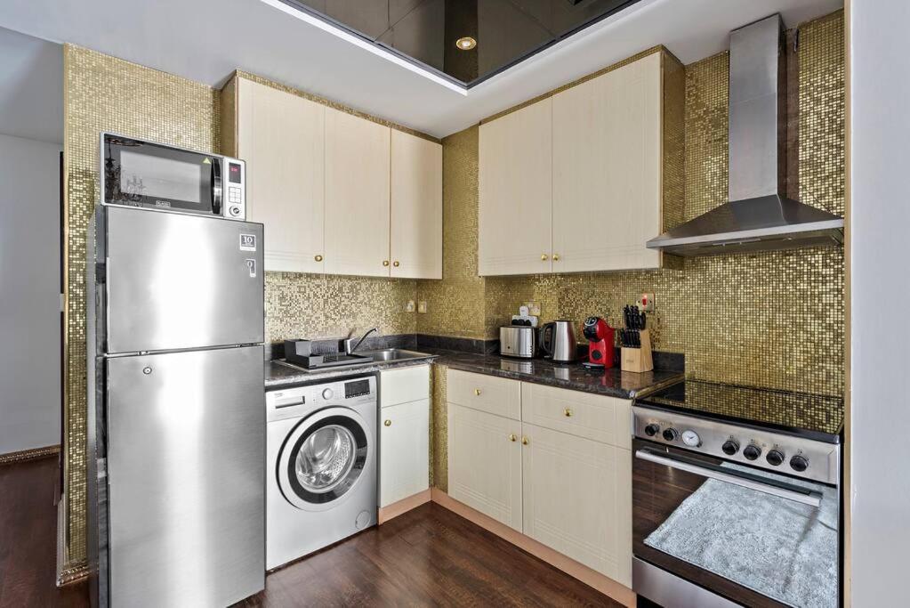 Stonetree - Elegant In Goldcrest View Apartment