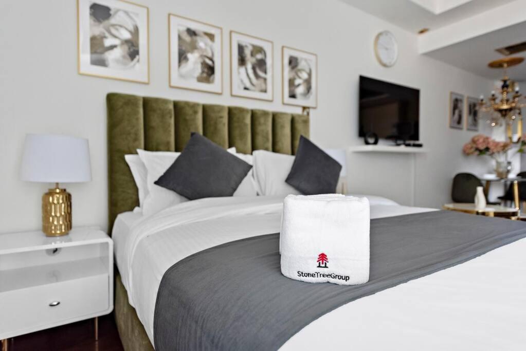 Stonetree - Elegant In Goldcrest View Apartment *
