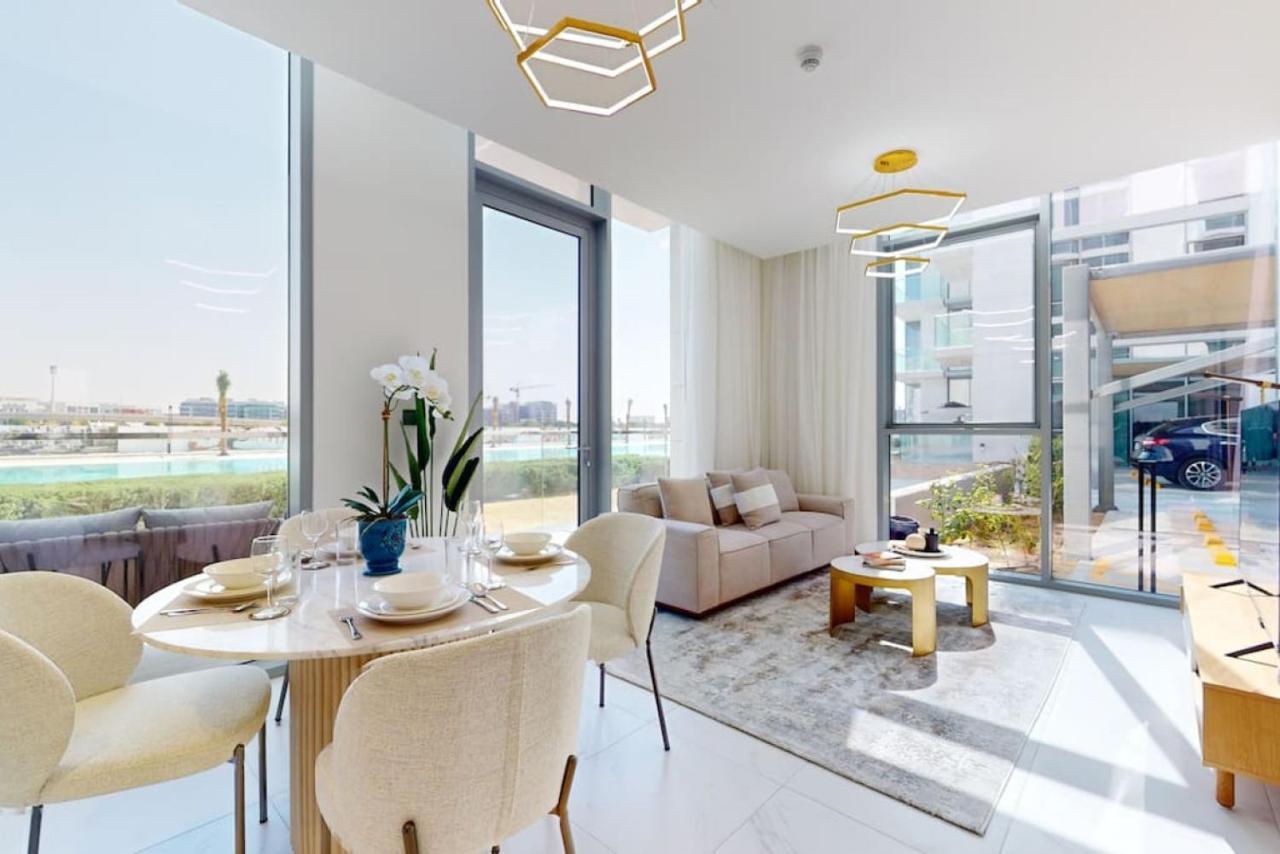 Residences 21- Elegant One Bedroom Apartment *