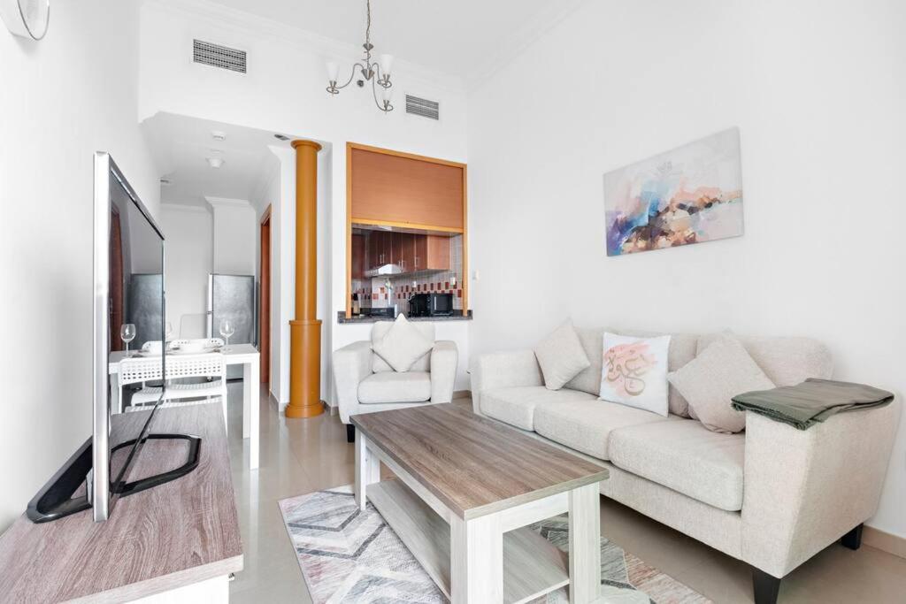 Apartment Stonetree - Furnished 1br With Spacious Balcony